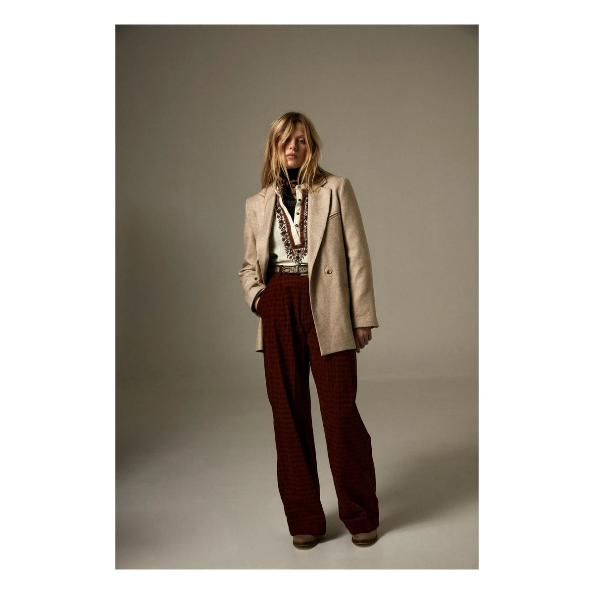 Maison Hotel - Paco Chateau Velvet Pants | Burgundy