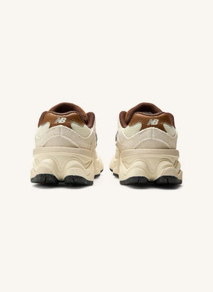 New Balance - Elastic Lace-Up Sneakers 9060 | Brown