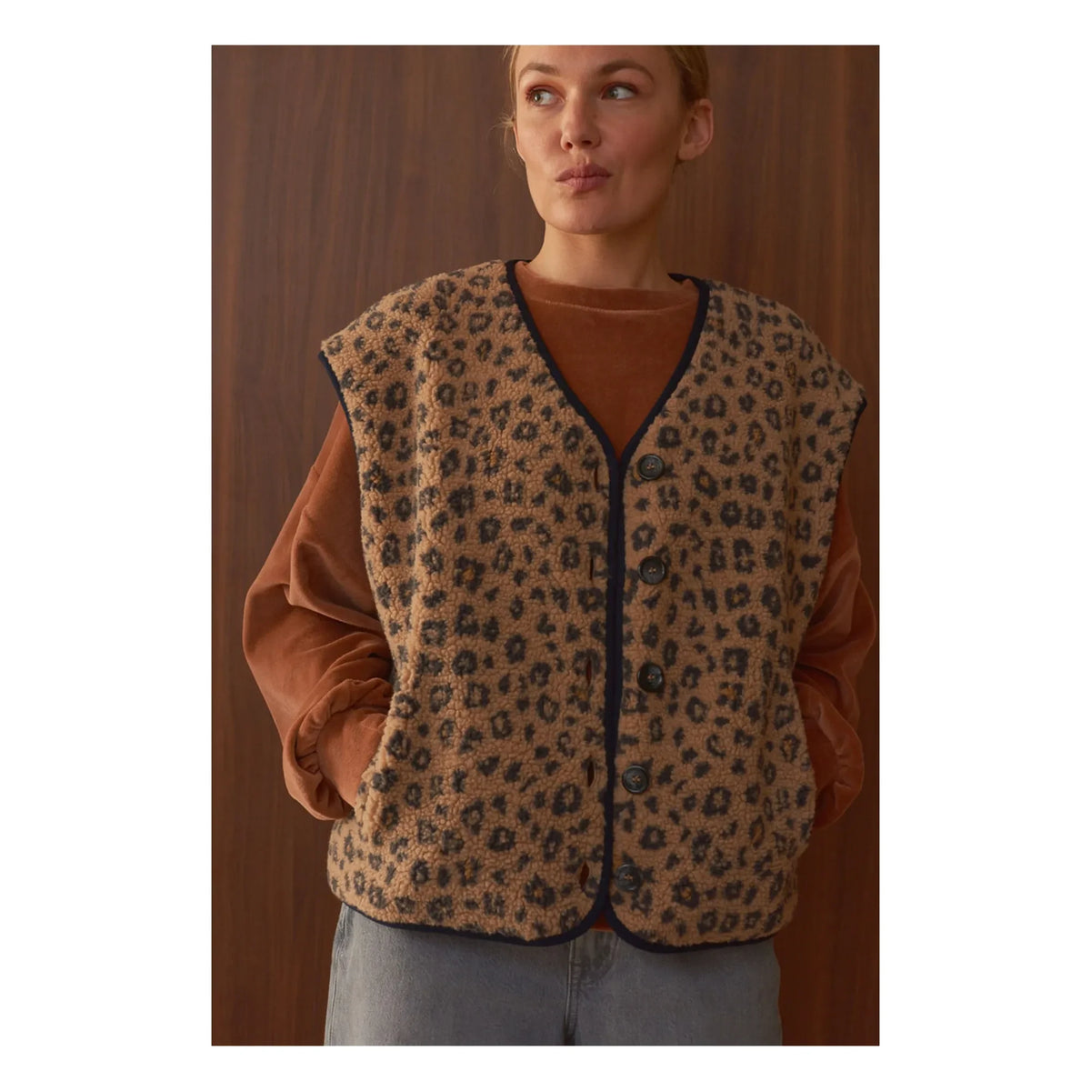 Marlot Paris - Neo Leopard Sleeveless Jacket - Women's Collection | Camel