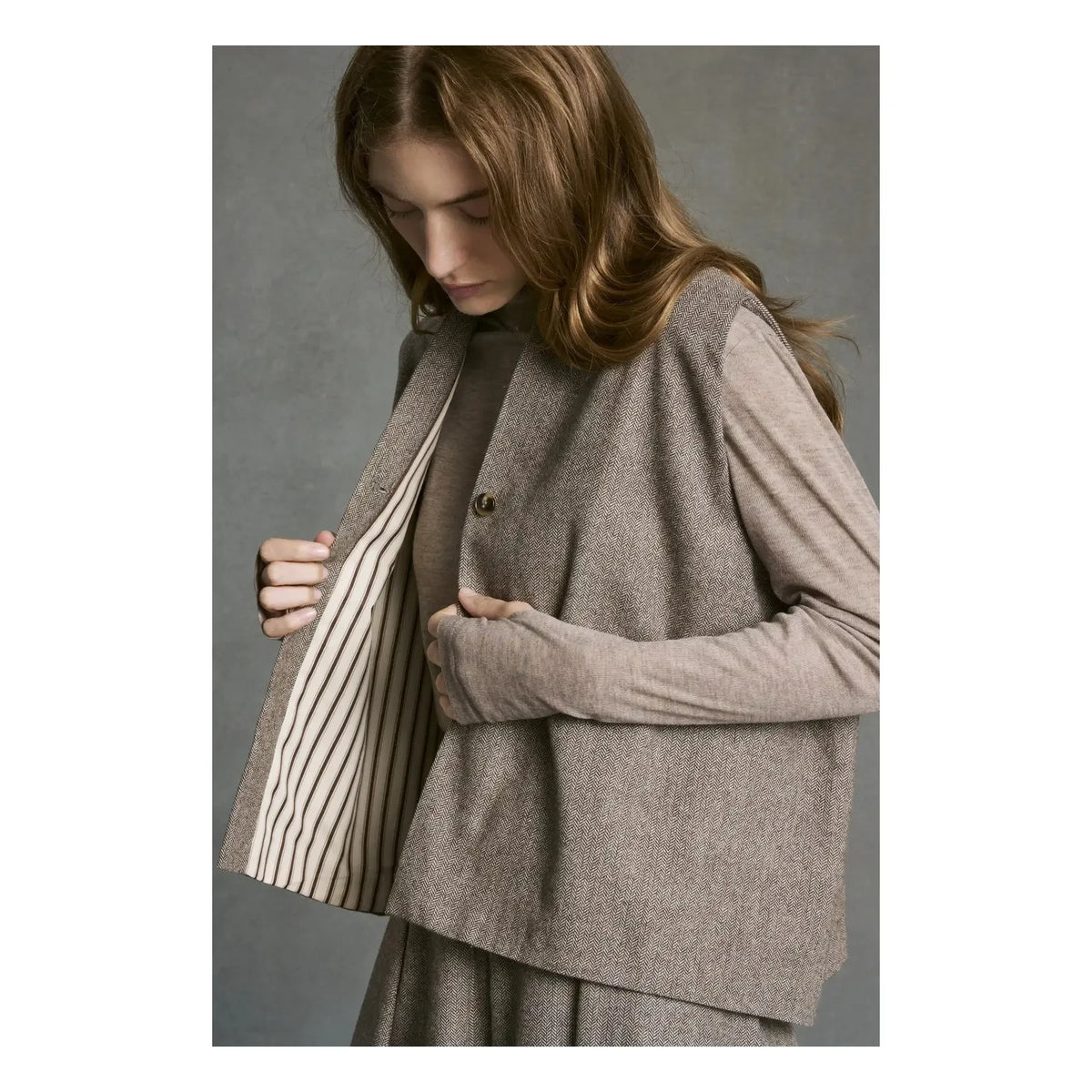 Hod - Alienor Sleeveless Jacket | Taupe Brown