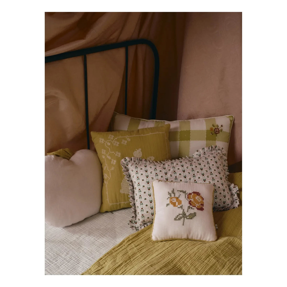 Editions Aimable - Hubert checked cushion | Green