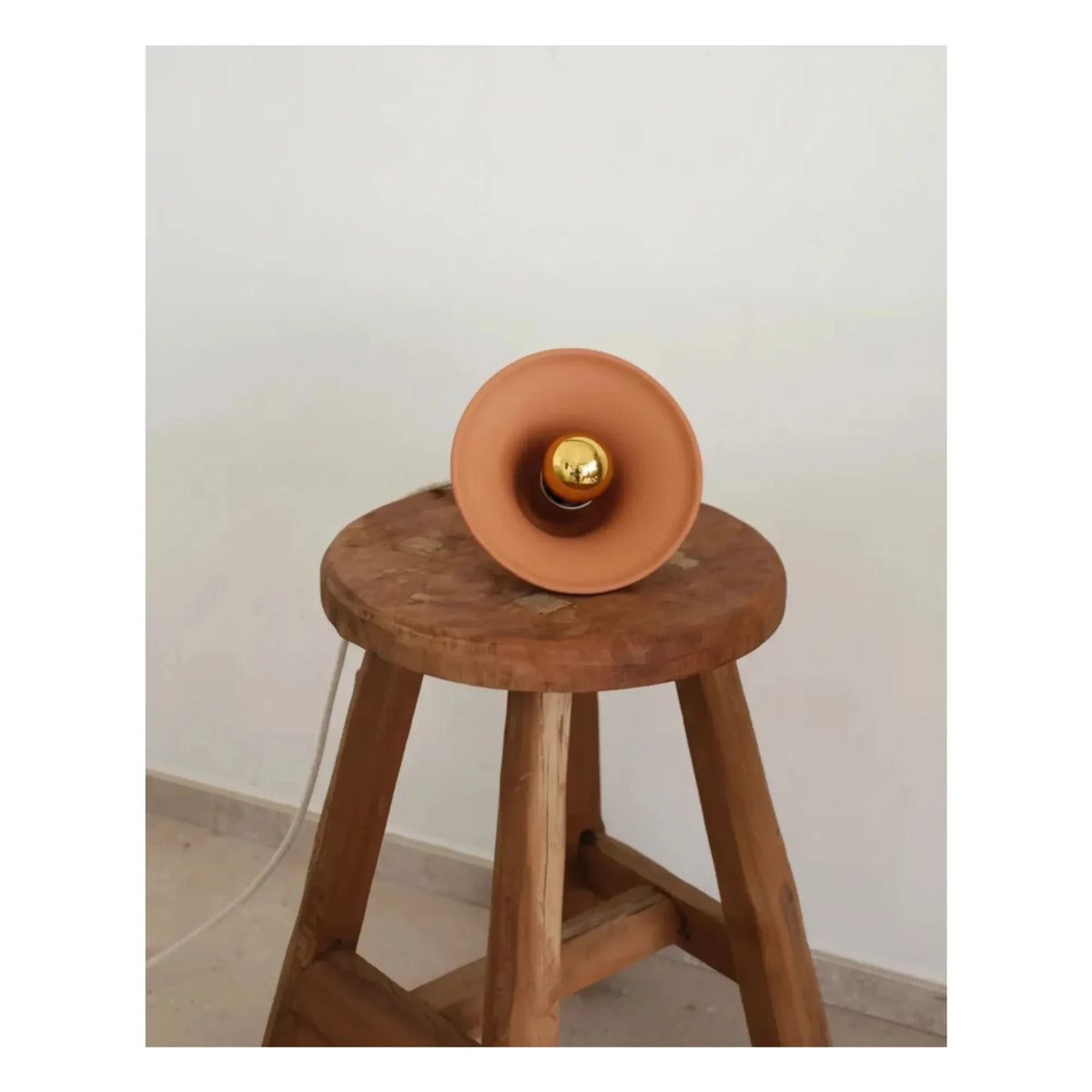 Masamé - Gigaro raw ceramic hand lamp | Terracotta