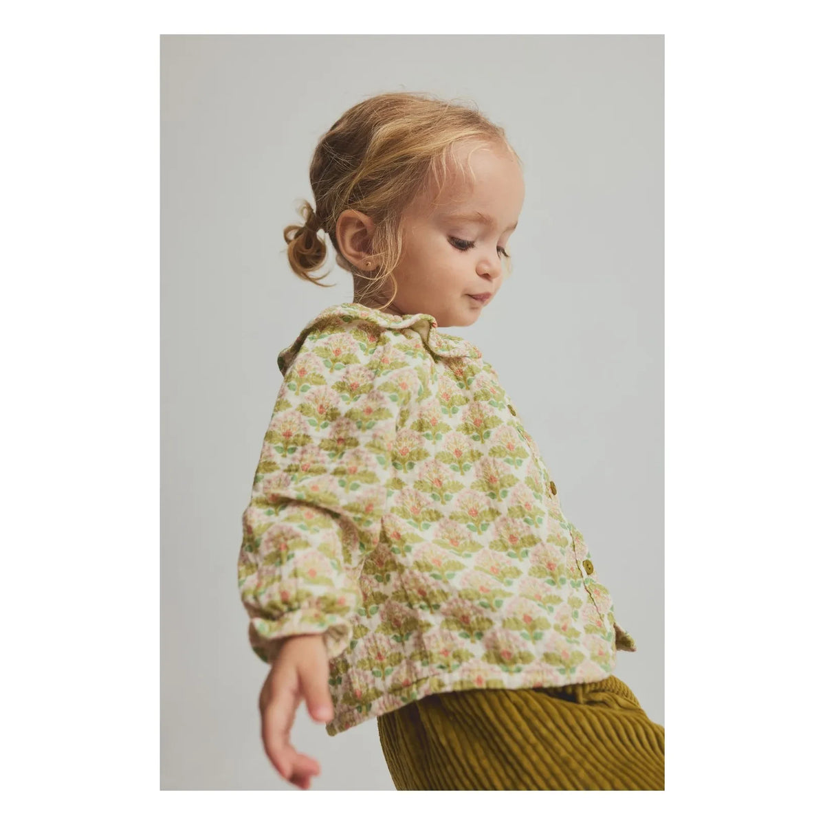 Cozmo - Floral Iris Ruffled Collar Blouse | Light Green