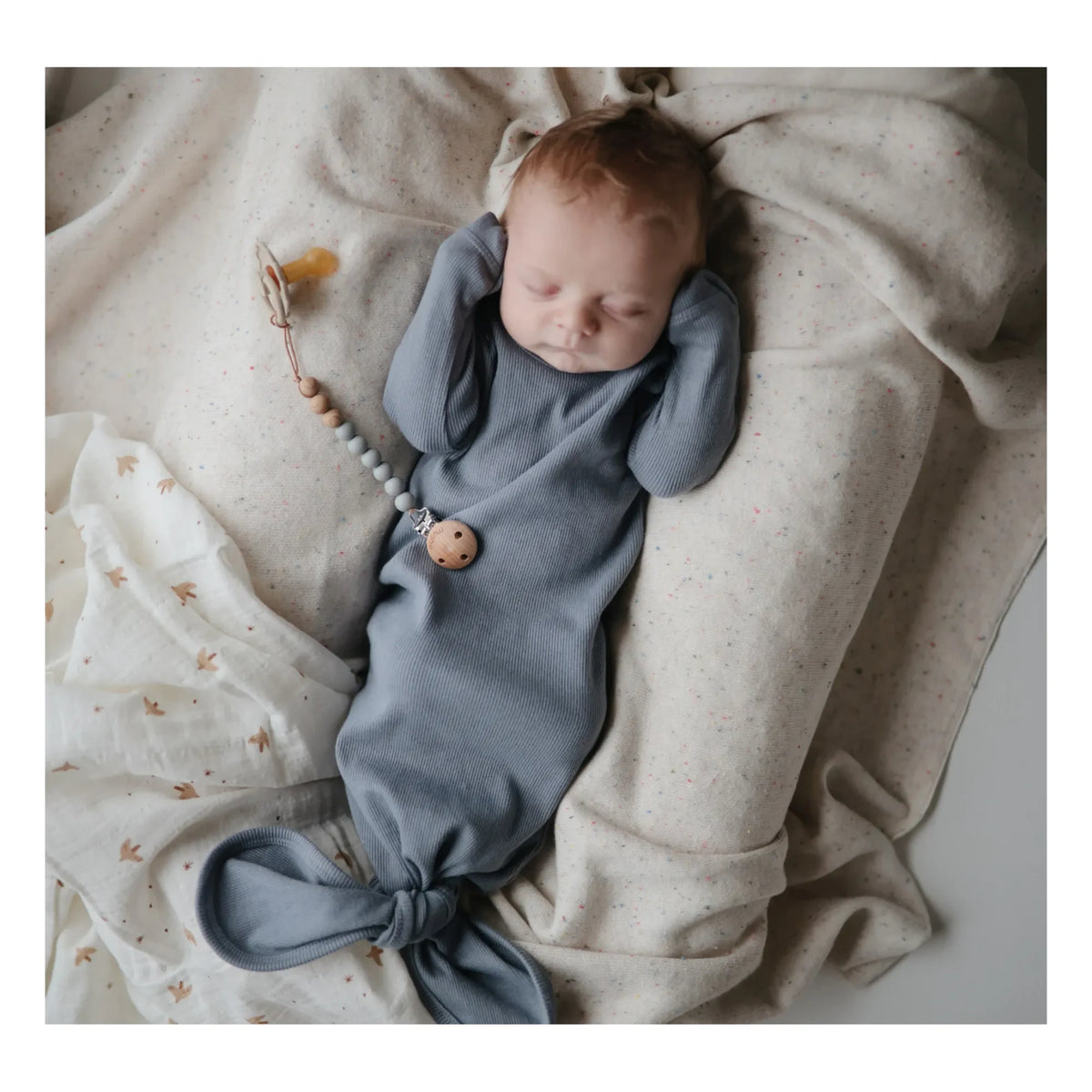 Mushie - Eva Pacifier Clip | Blue