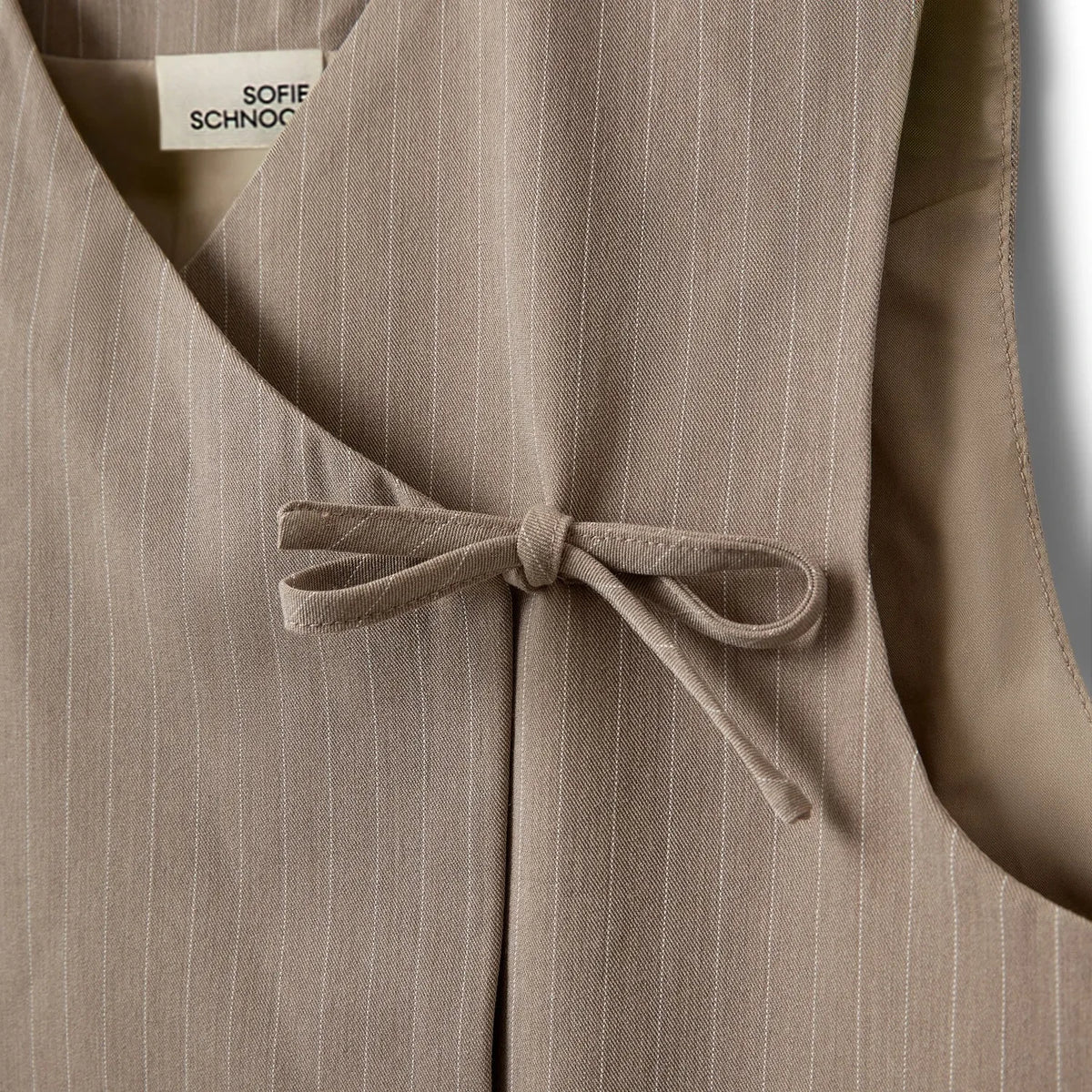 Sofie Schnoor - Cailinsy Knotted Sleeveless Vest | Beige