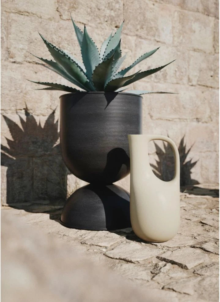 Ferm Living - Hourglass Planter | Black