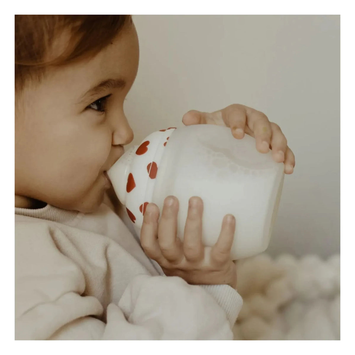 Elhée - Full of Love medical silicone baby bottle and physiological pacifier
