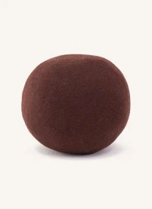 Muskhane - Felt pouf | Mahogany