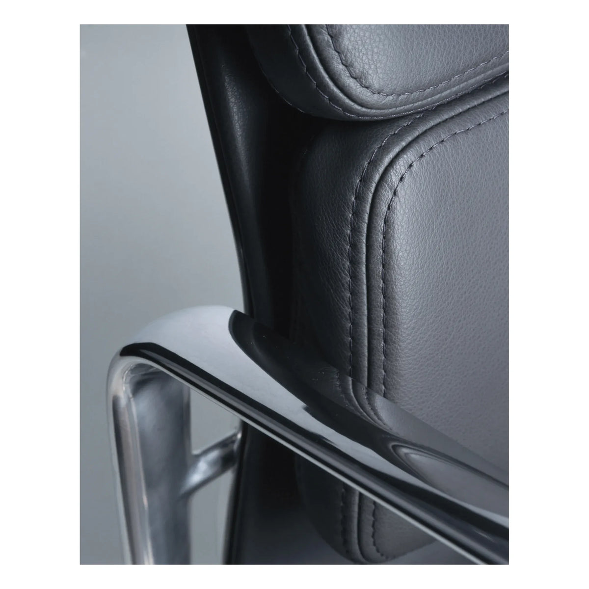 Vitra - EA 217 Leather Soft Pad Chair | Black