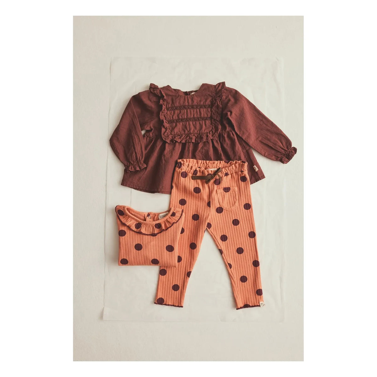 Cozmo - Mika Ruffled Leggings Organic Cotton Dots | Coral