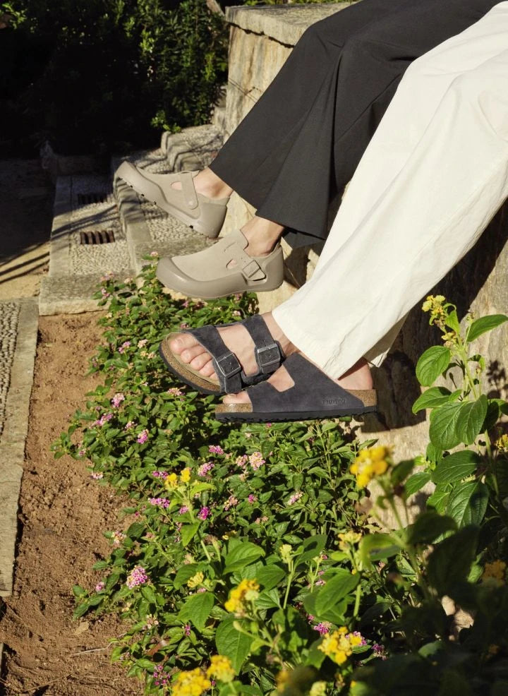 BIRKENSTOCK - Arizona Suede Sandal | Dark grey