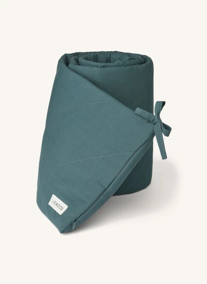 Liewood - Benedicte organic cotton baby bed bumper | Whale blue
