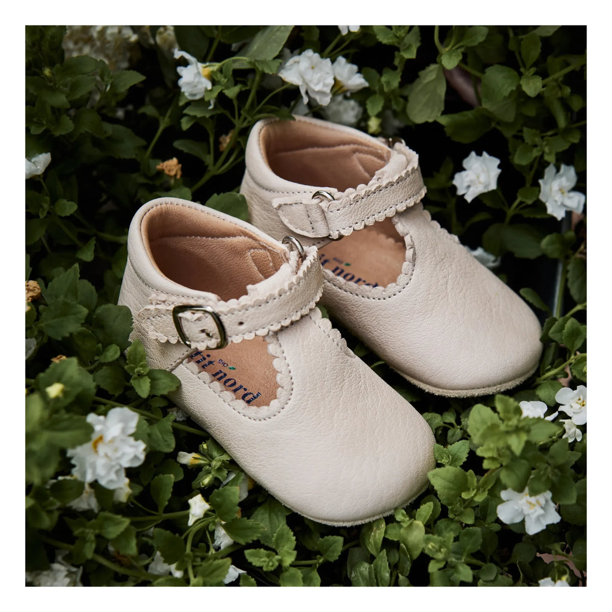 Petit Nord - T-Band Boots | Cream