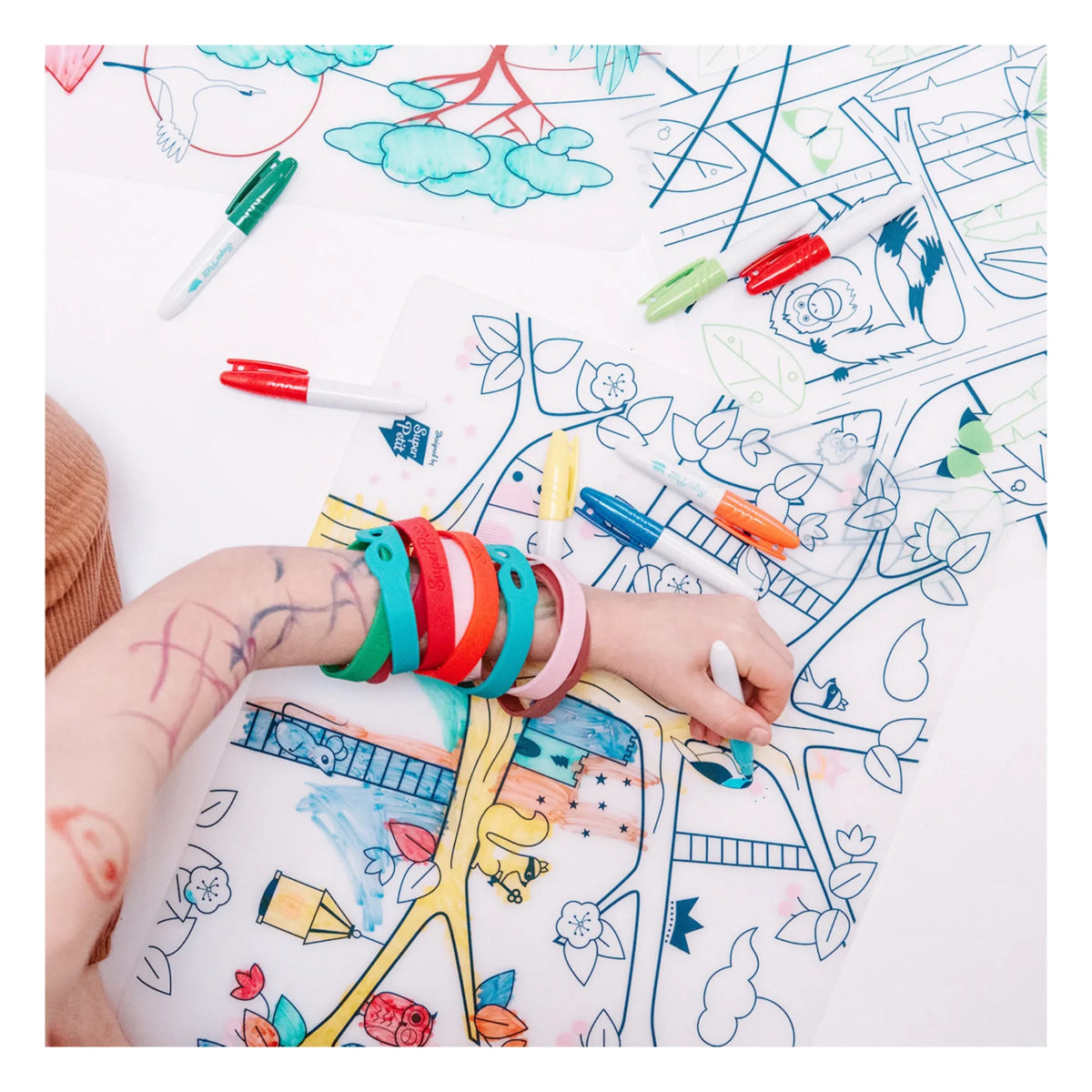 Superpetit - 5 felt tip pens and "Pink Magic Tree" bracelet coloring tablecloths