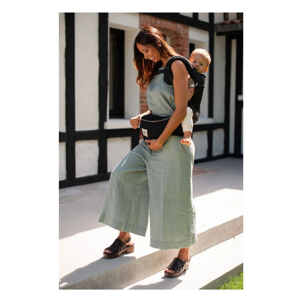 Mama Hangs - Carry & Bloom Baby Carrier | Black