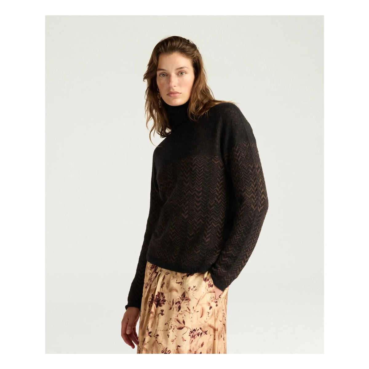 Momoni - Twain Alpaca Sweater | Brown