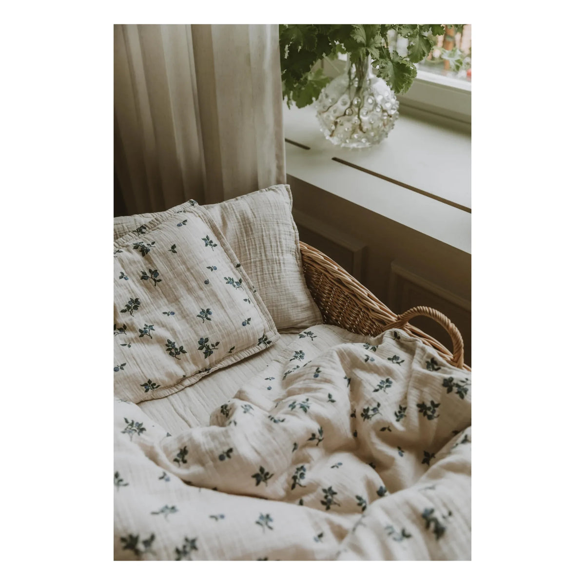 garbo&friends - Wild Raspberry Cotton Muslin Fitted Sheet | Ivory