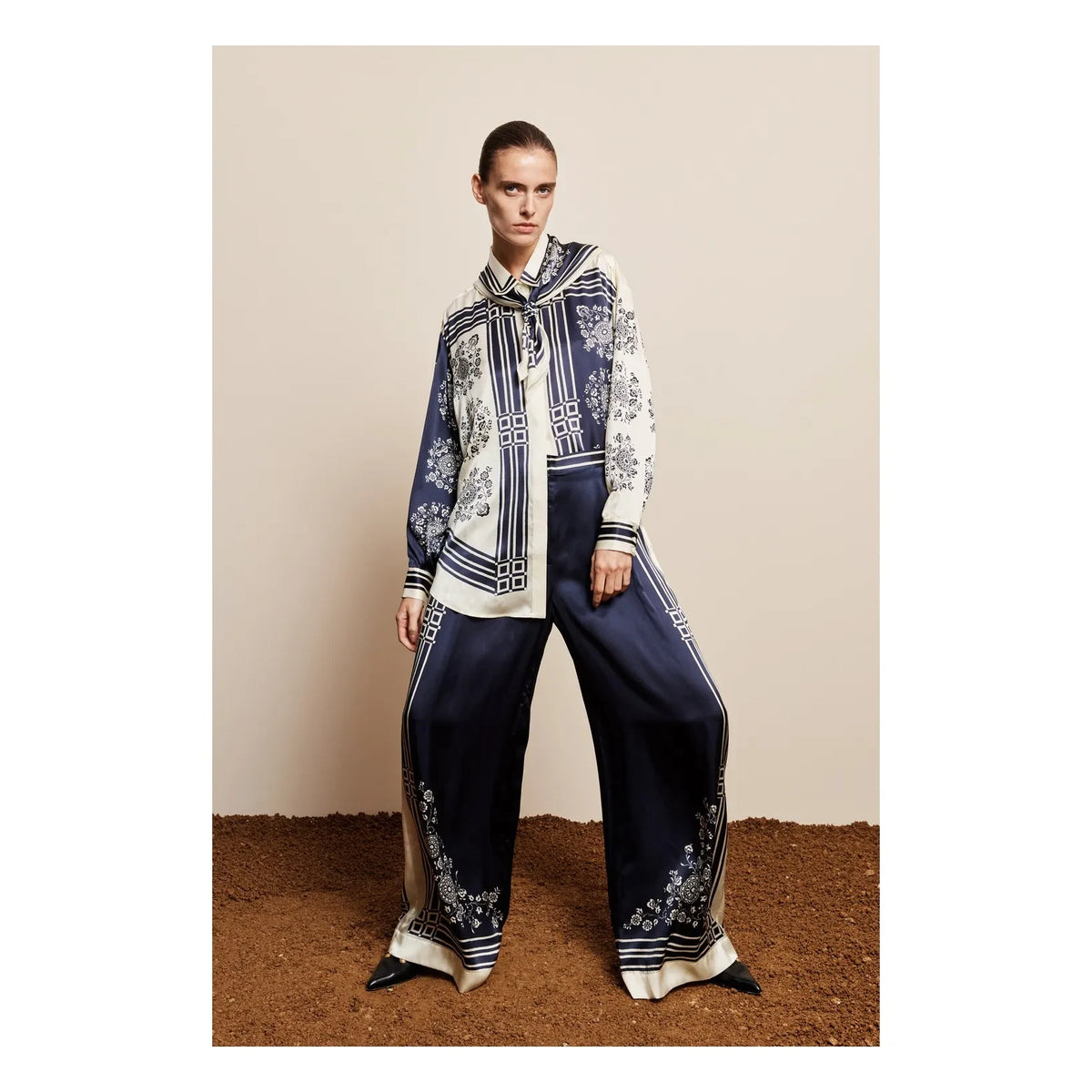 Alémais - Banderra Silk Scarf Pants | Navy