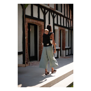 Mama Hangs - Carry & Bloom Baby Carrier | Black