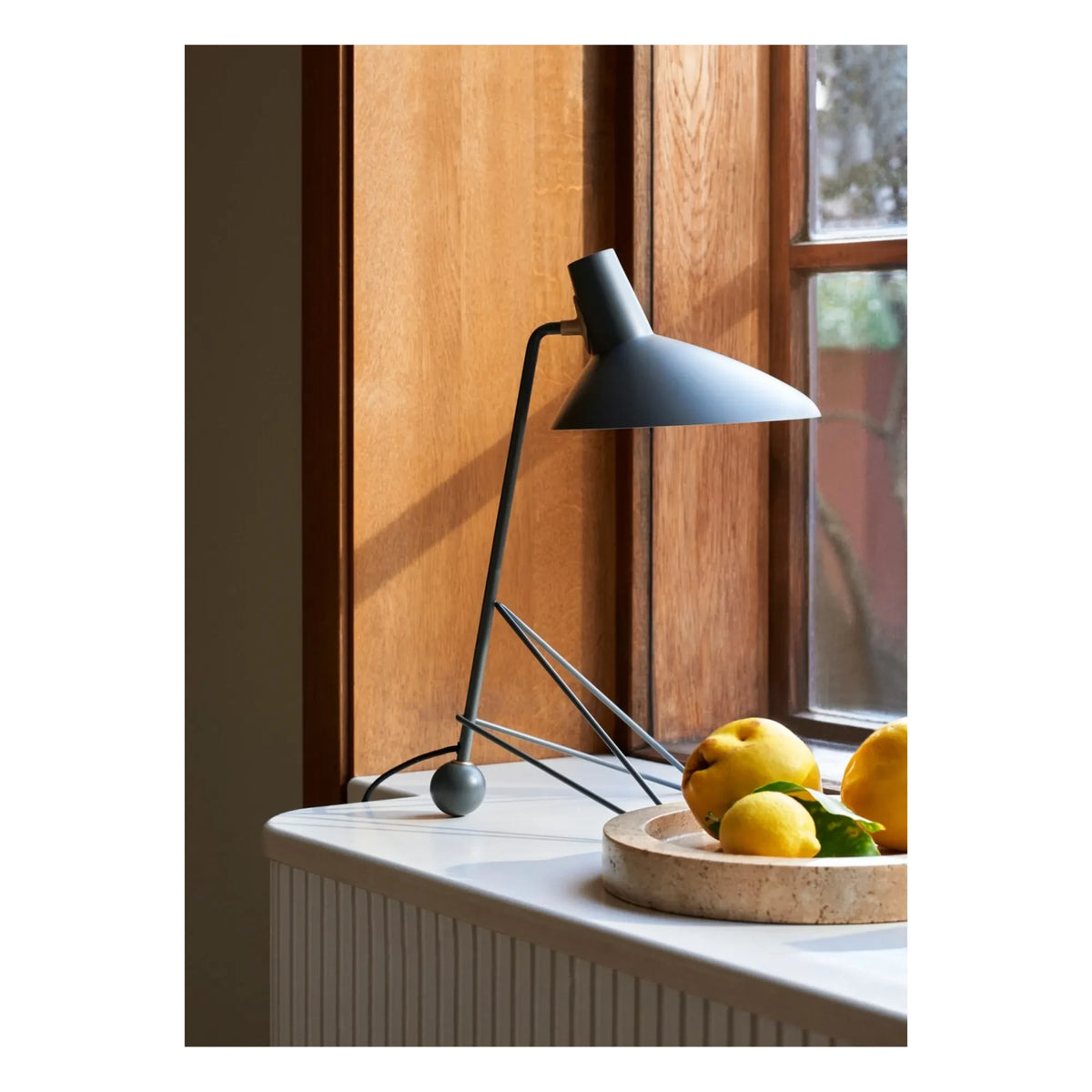 & Tradition - Tripod HM9 Table Lamp | Black