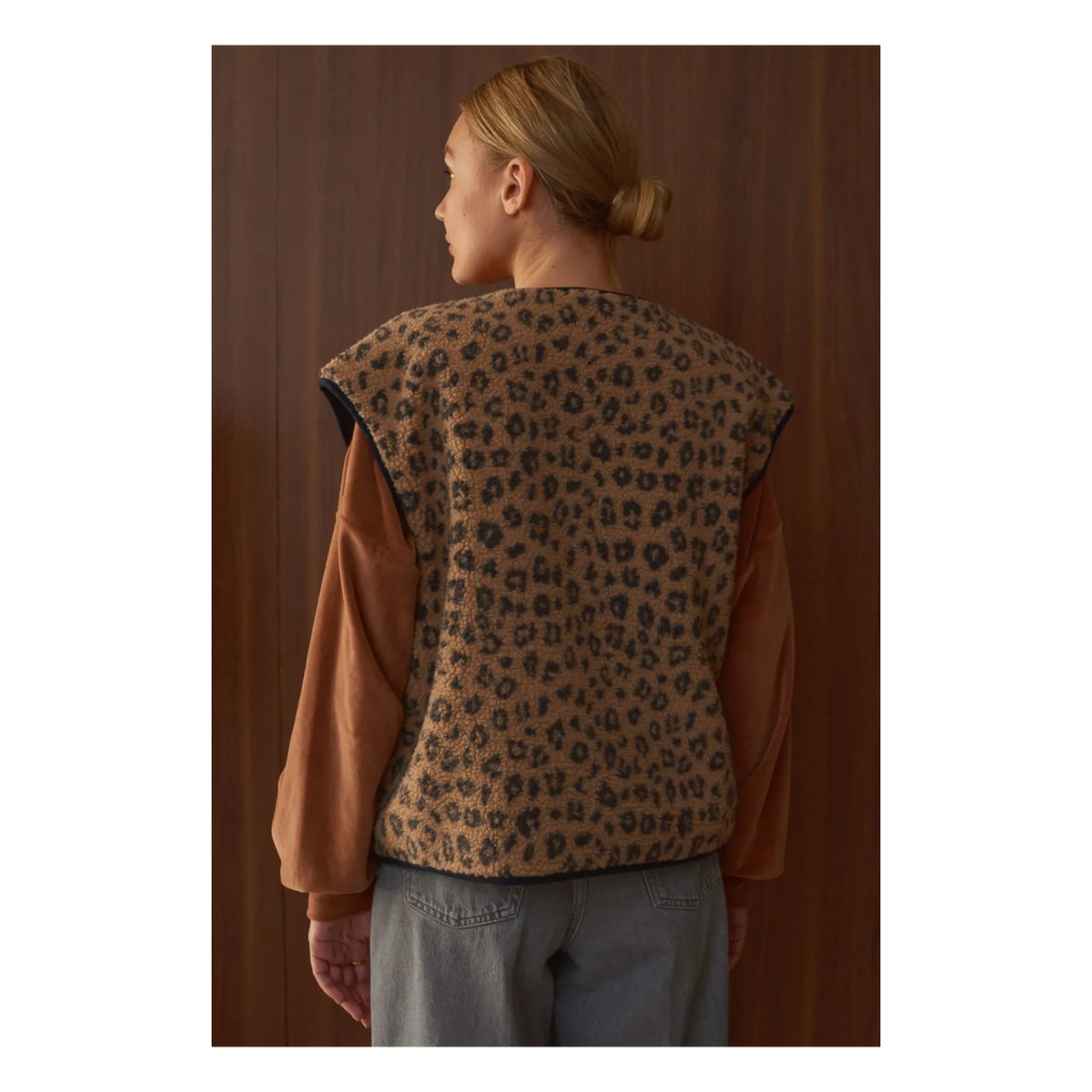 Marlot Paris - Neo Leopard Sleeveless Jacket - Women's Collection | Camel