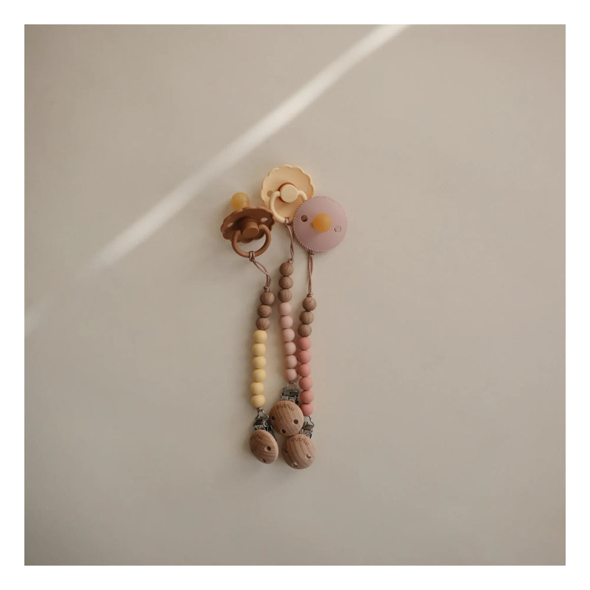 Mushie - Eva Pacifier Clip | Blush