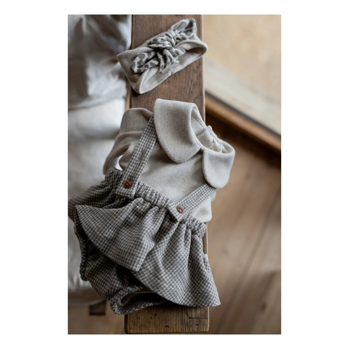 1+ in the family - Parma Bow Hairband | Taupe Brown