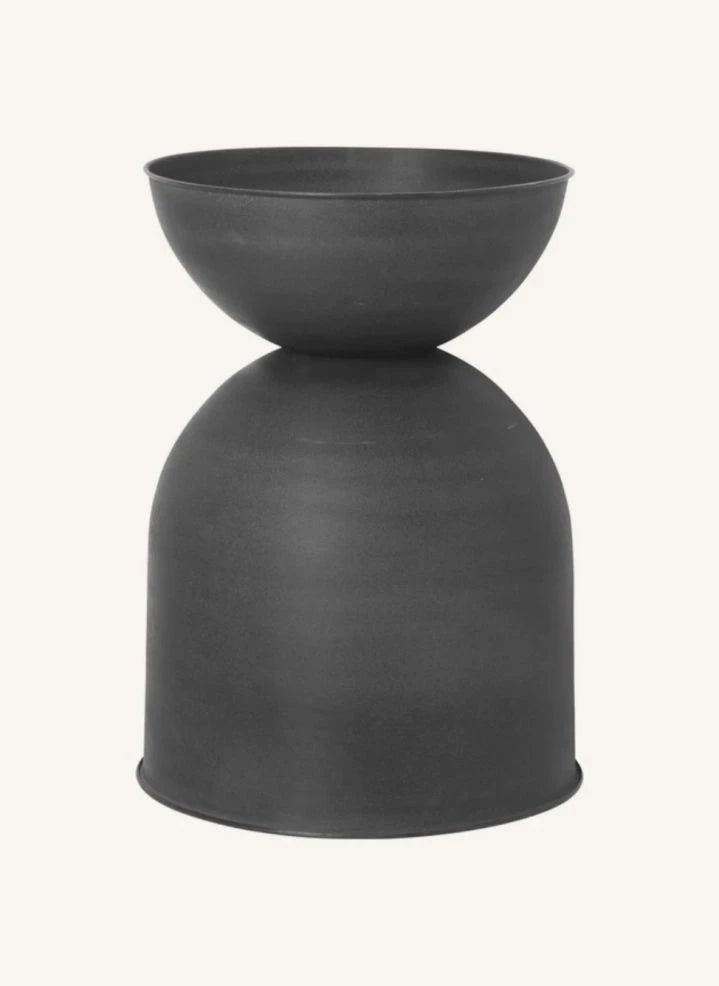 Ferm Living - Hourglass Planter | Black