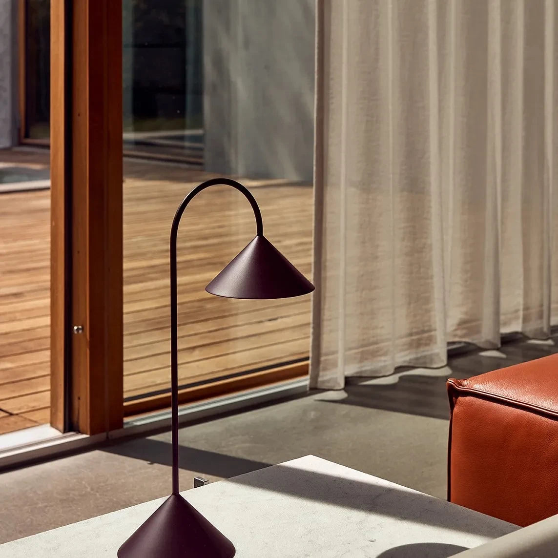 Frandsen - Grasp Table Lamp, Thomas Albertsen | Beet