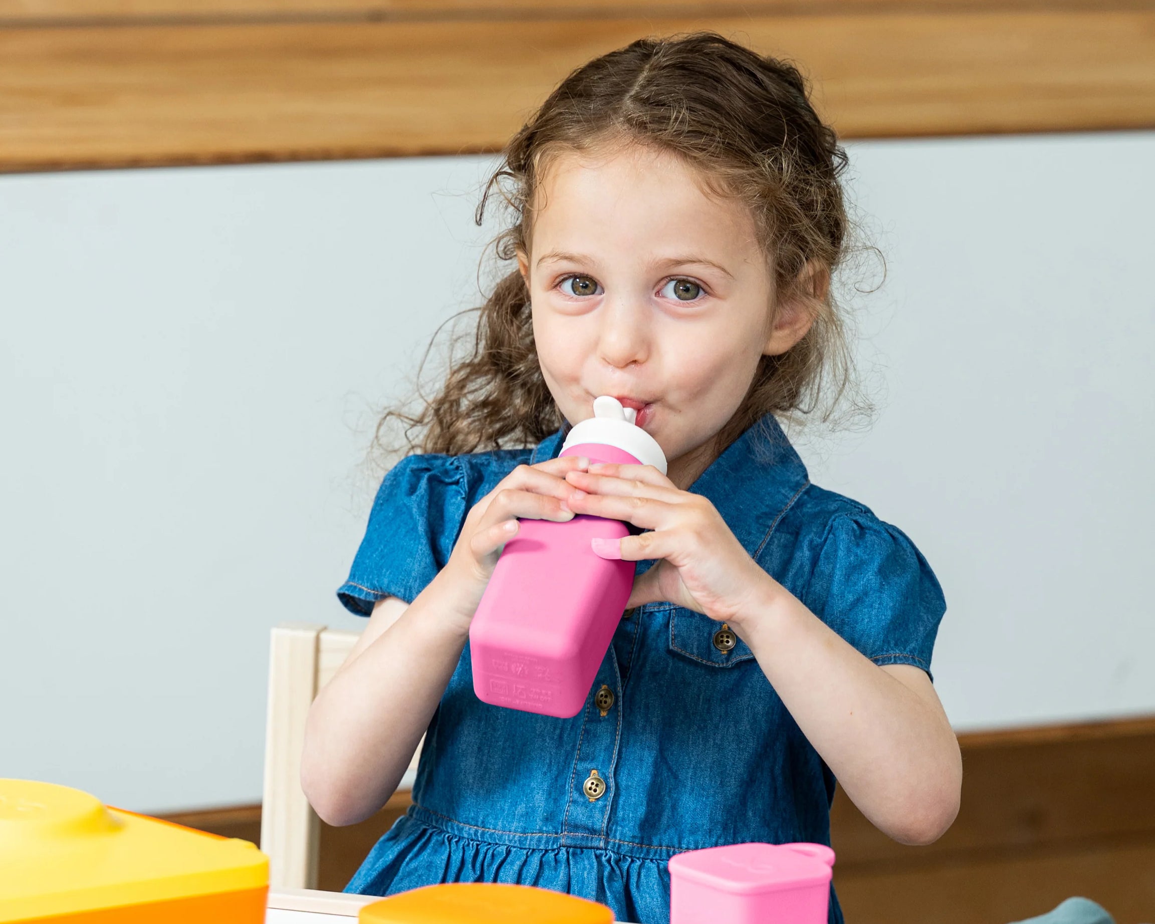 Omiebox - OmieBottle BPA-Free Silicone Water Bottle Pink