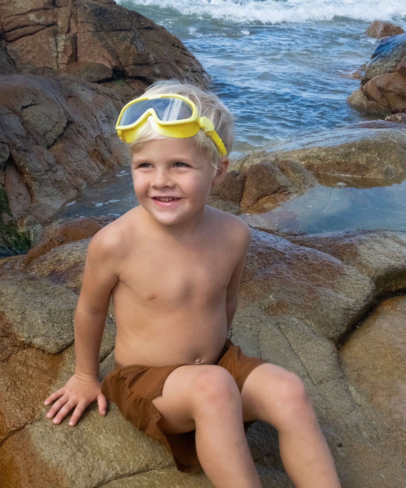 Sunnylife - Salty the Shark Children's Swimming Goggles