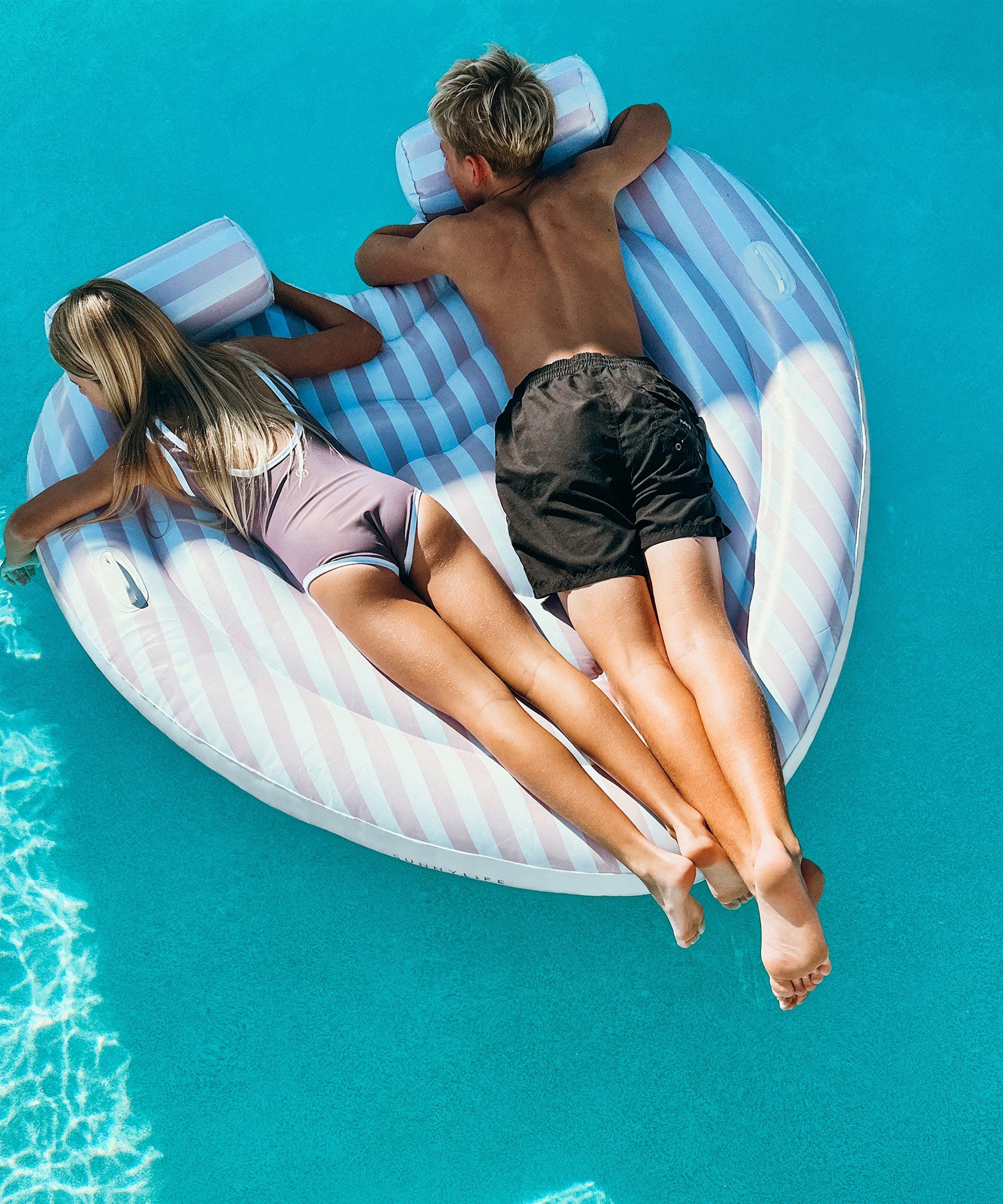Sunnylife - Stole My Heart Double Inflatable Pool and Sea Bed
