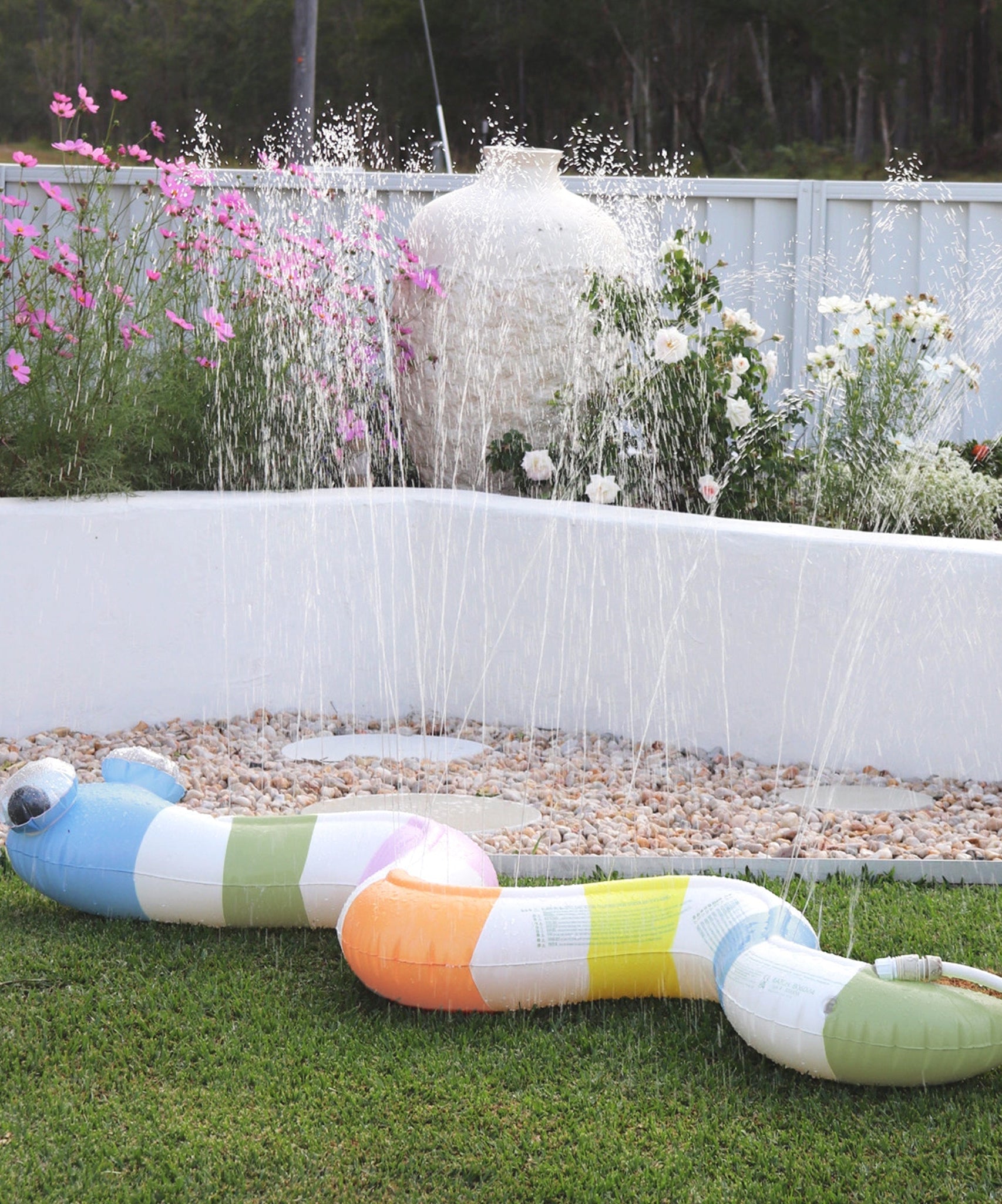 Sunnylife - Wild Multi Water Spraying Inflatable Garden Game