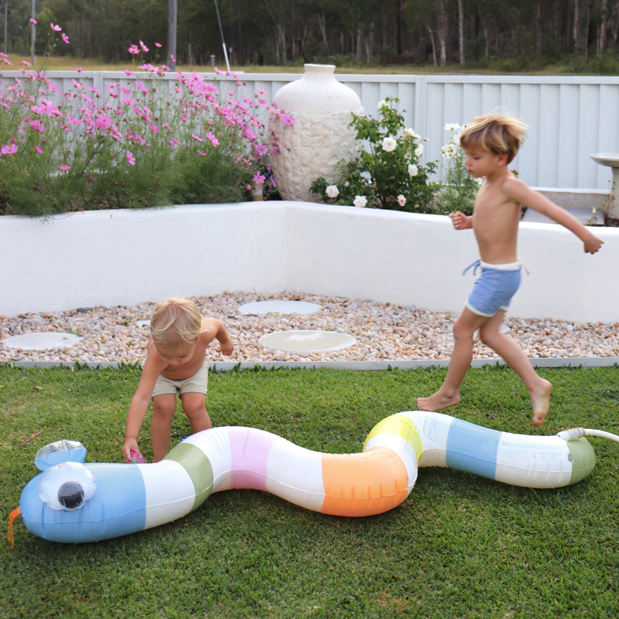 Sunnylife - Wild Multi Water Spraying Inflatable Garden Game