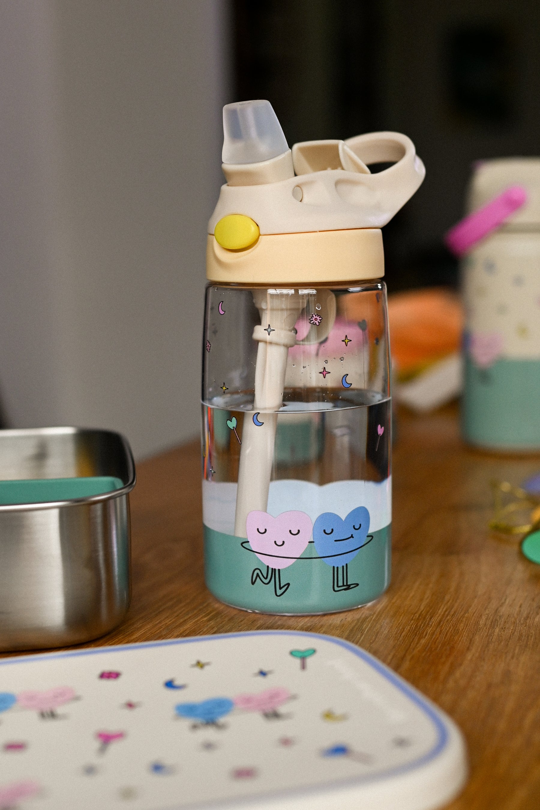 The Cotton Cloud - Dancing Hearts 480ML Tritan Water Bottle with Hidden Straw